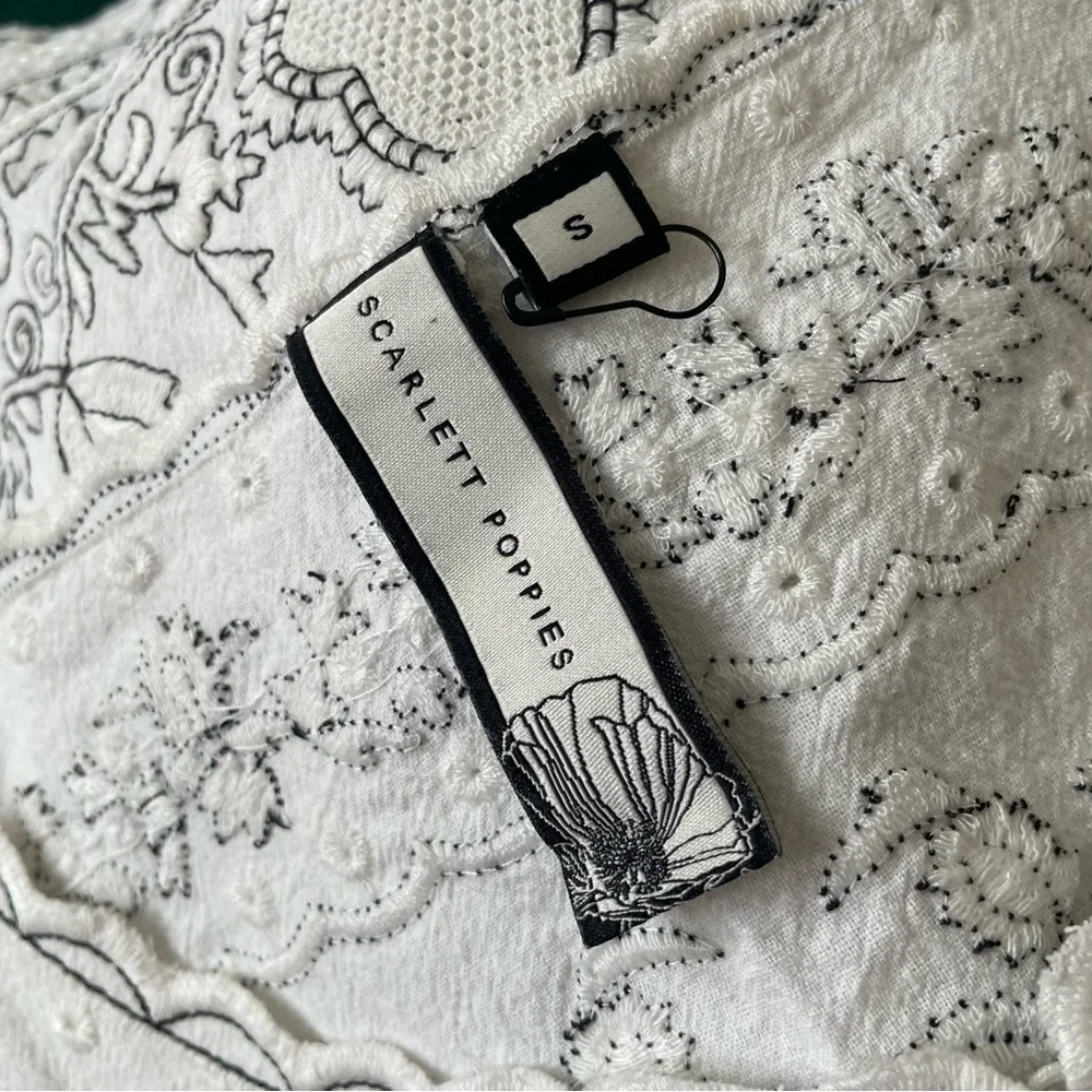 Scarlett Poppies Vintage Vouge White Embroidered Sleeveless Scallop Hem Top Sz S - Picture 8 of 11